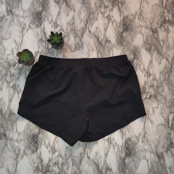 UNDER ARMOUR BLACK WORKOUT SHORTS - Picture 4 of 6